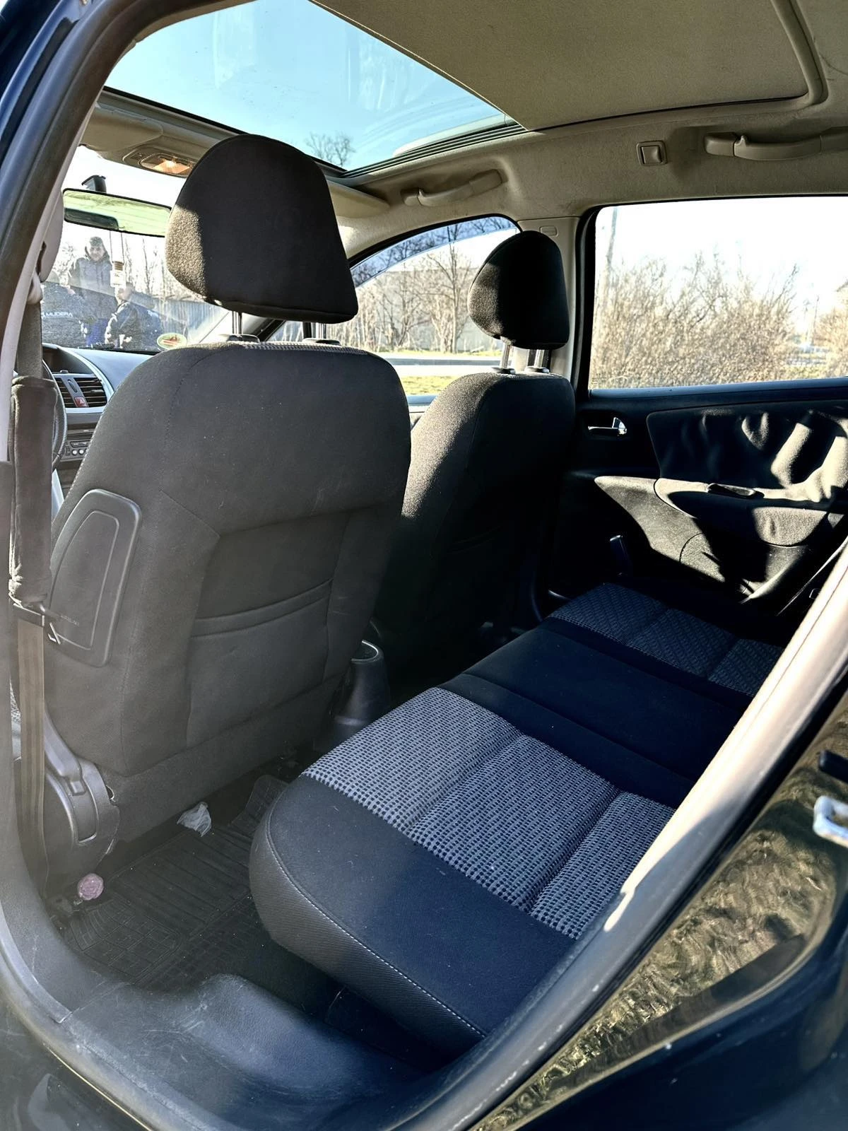 Peugeot 207 SW 1.4 VTI, снимка 7 - Автомобили и джипове - 54064146