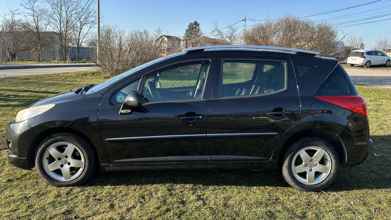 Peugeot 207 SW 1.4 VTI, снимка 3 - Автомобили и джипове - 54064146