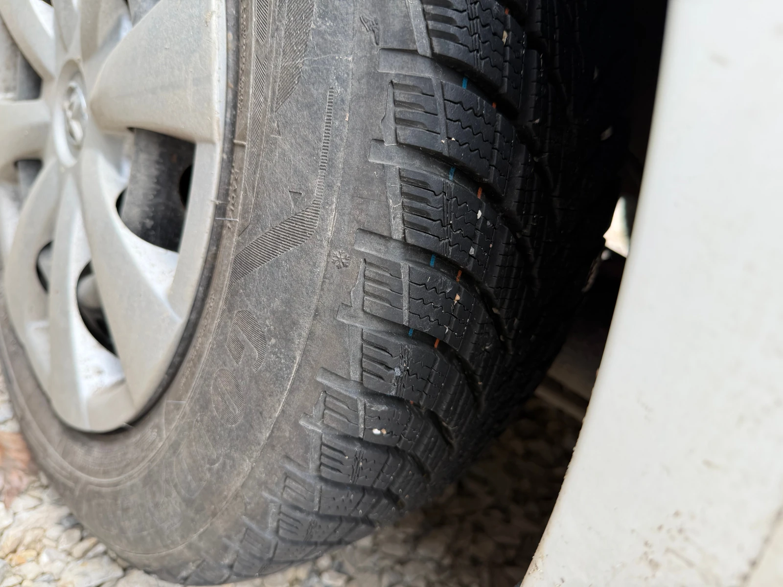 Toyota Auris, снимка 4 - Автомобили и джипове - 54185938