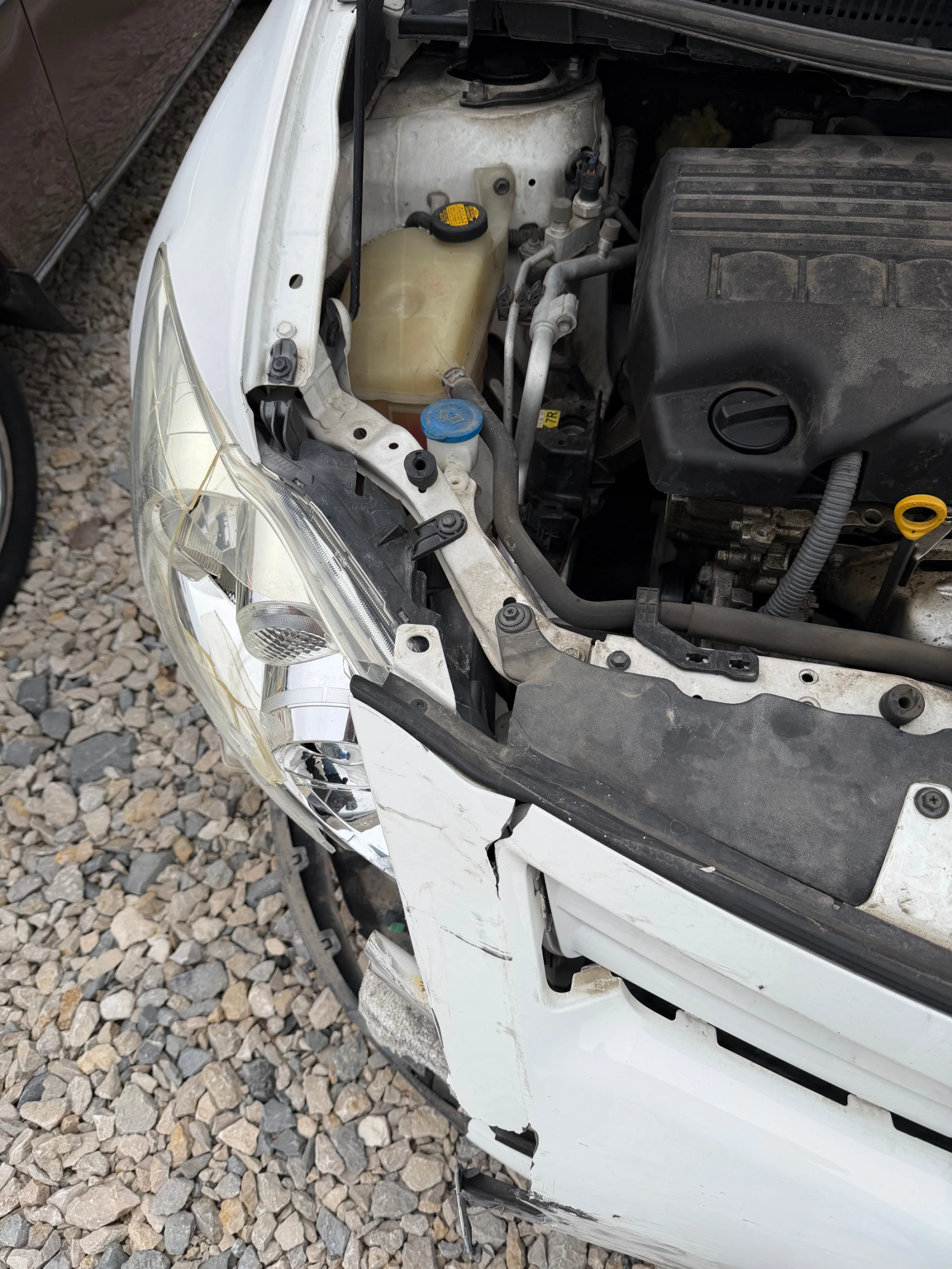 Toyota Auris, снимка 6 - Автомобили и джипове - 54185938