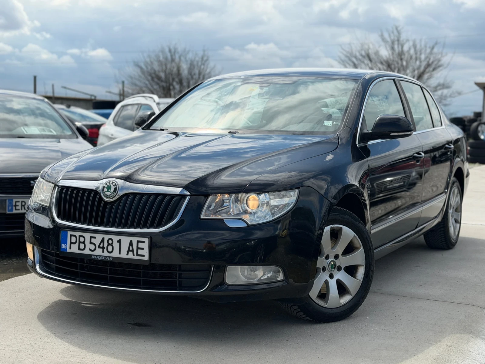 Skoda Superb 2.0TDI = DSG = CLIMATRONIC = PDC = СЕРВИЗНА ИСТОРИ, снимка 2 - Автомобили и джипове - 54191803
