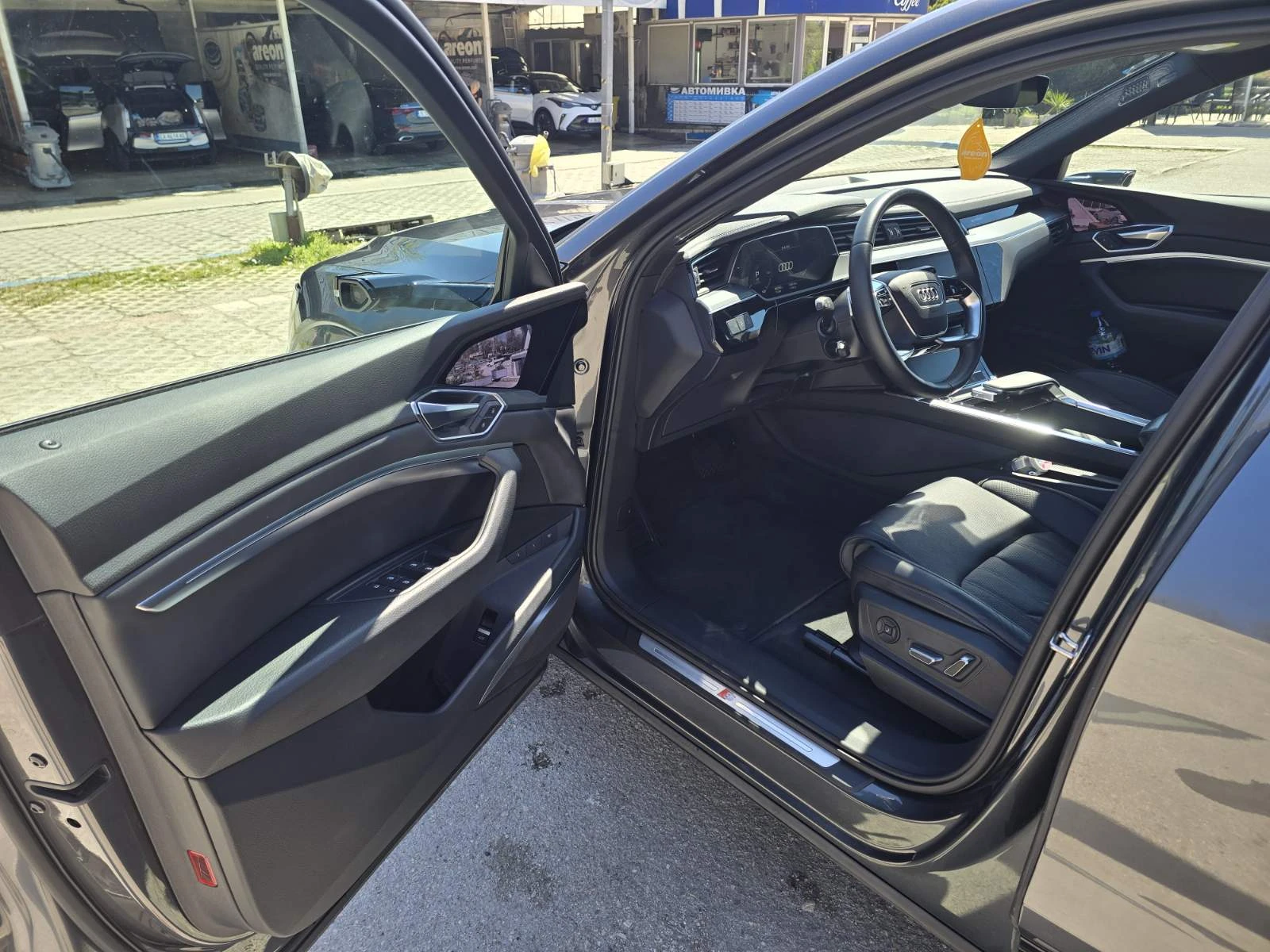 Audi E-Tron 55 black optic, снимка 9 - Автомобили и джипове - 54325058