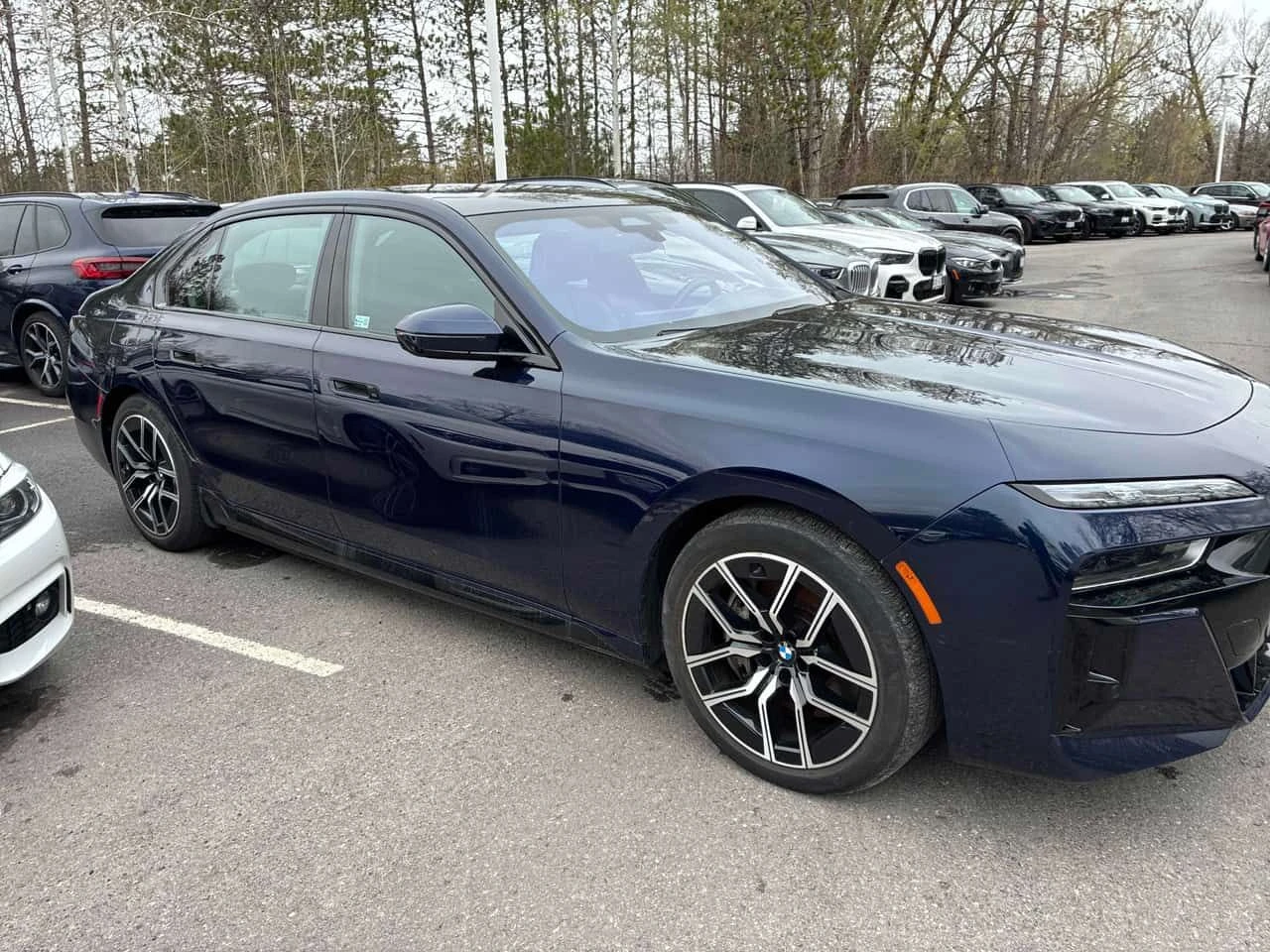 BMW 750 * 750e xDrive * ПРЕДСТАВИТЕЛСТВО * ДИСТРОНИК * 360, снимка 3 - Автомобили и джипове - 54434292