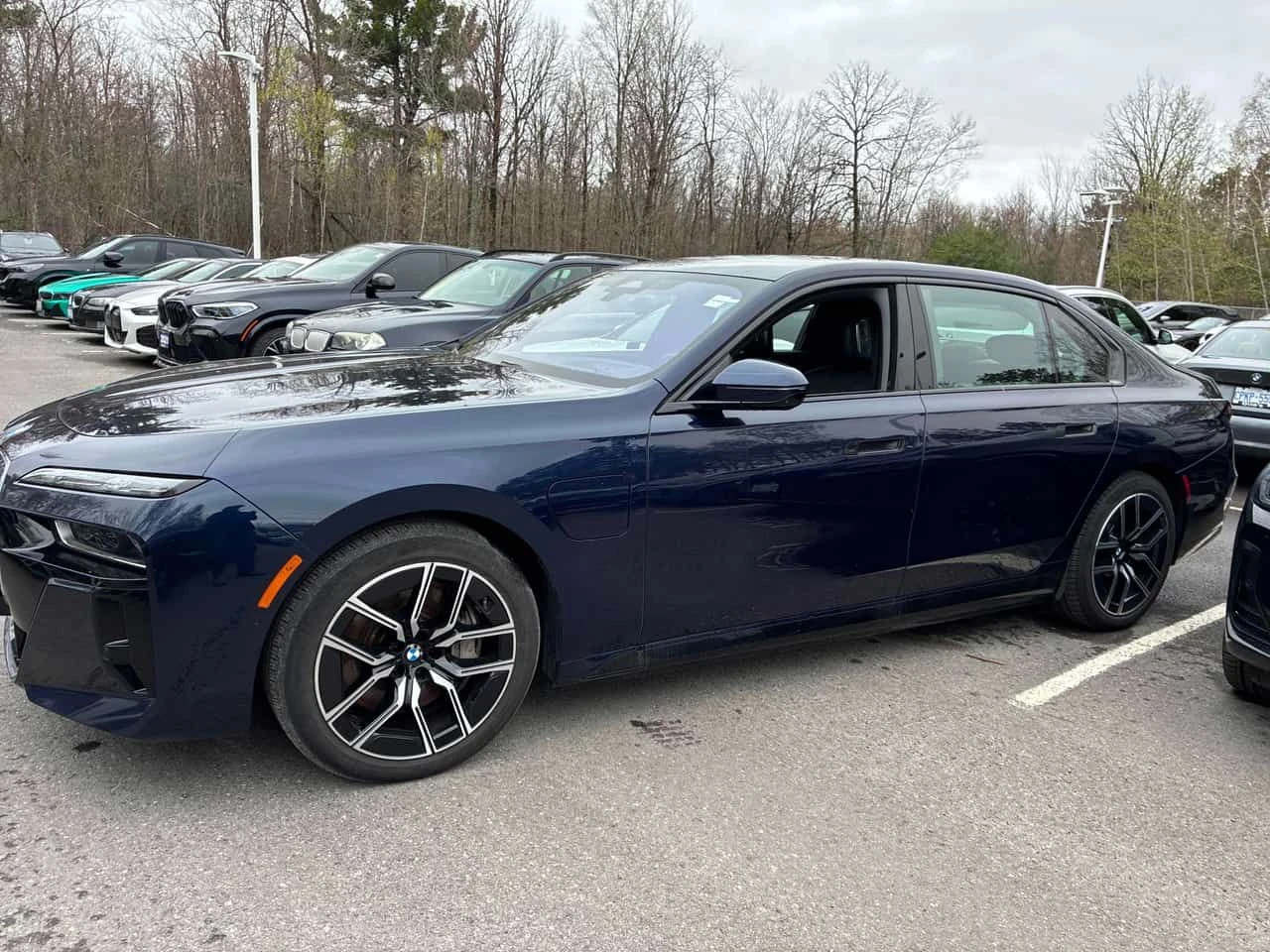 BMW 750 * 750e xDrive * ПРЕДСТАВИТЕЛСТВО * ДИСТРОНИК * 360, снимка 2 - Автомобили и джипове - 54434292