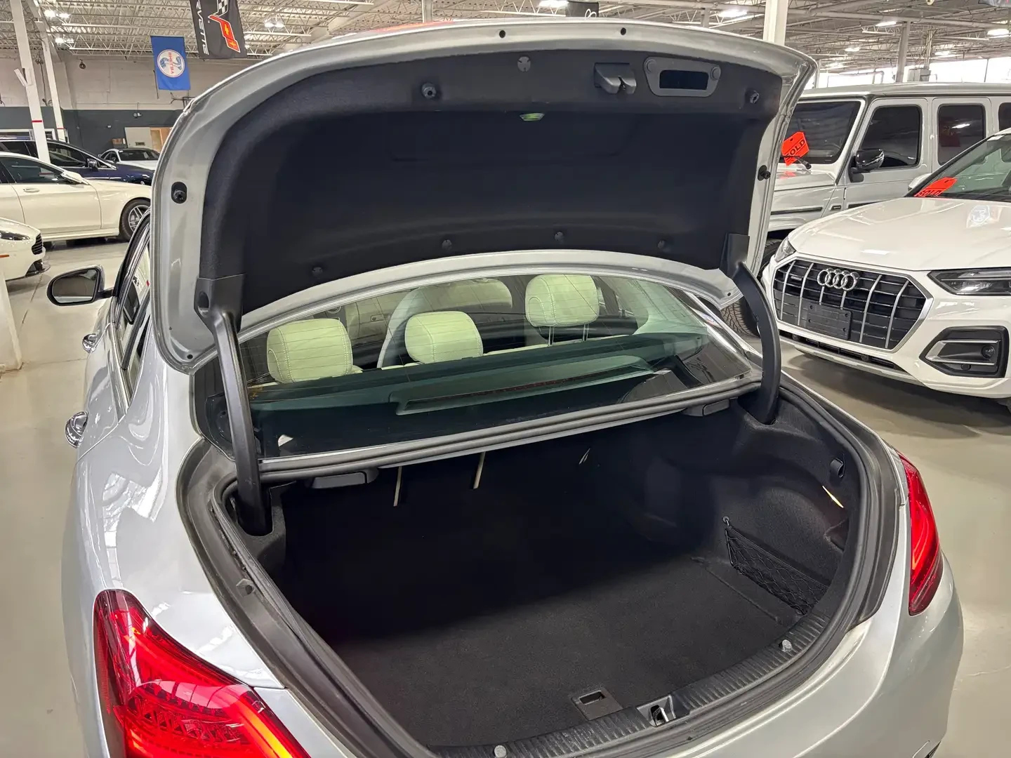 Mercedes-Benz C 300 4MATIC * AMGPKG * CARFAX * АВТО КРЕДИТ * , снимка 6 - Автомобили и джипове - 54744842