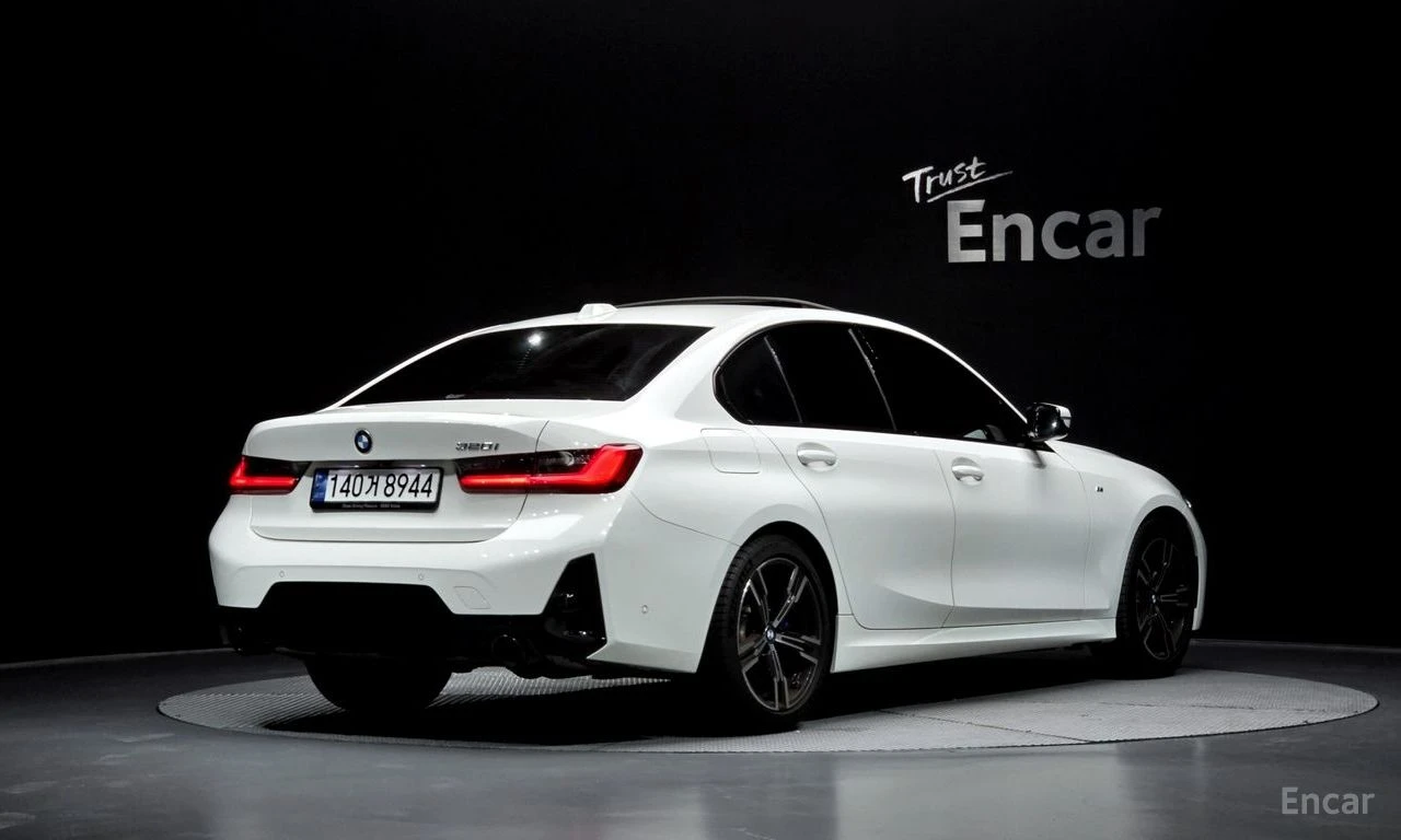 BMW 320 i* M* SPORT* ПОДГРЕВ* НАВИГАЦИЯ* 2 КЛЮЧА, снимка 2 - Автомобили и джипове - 54779170