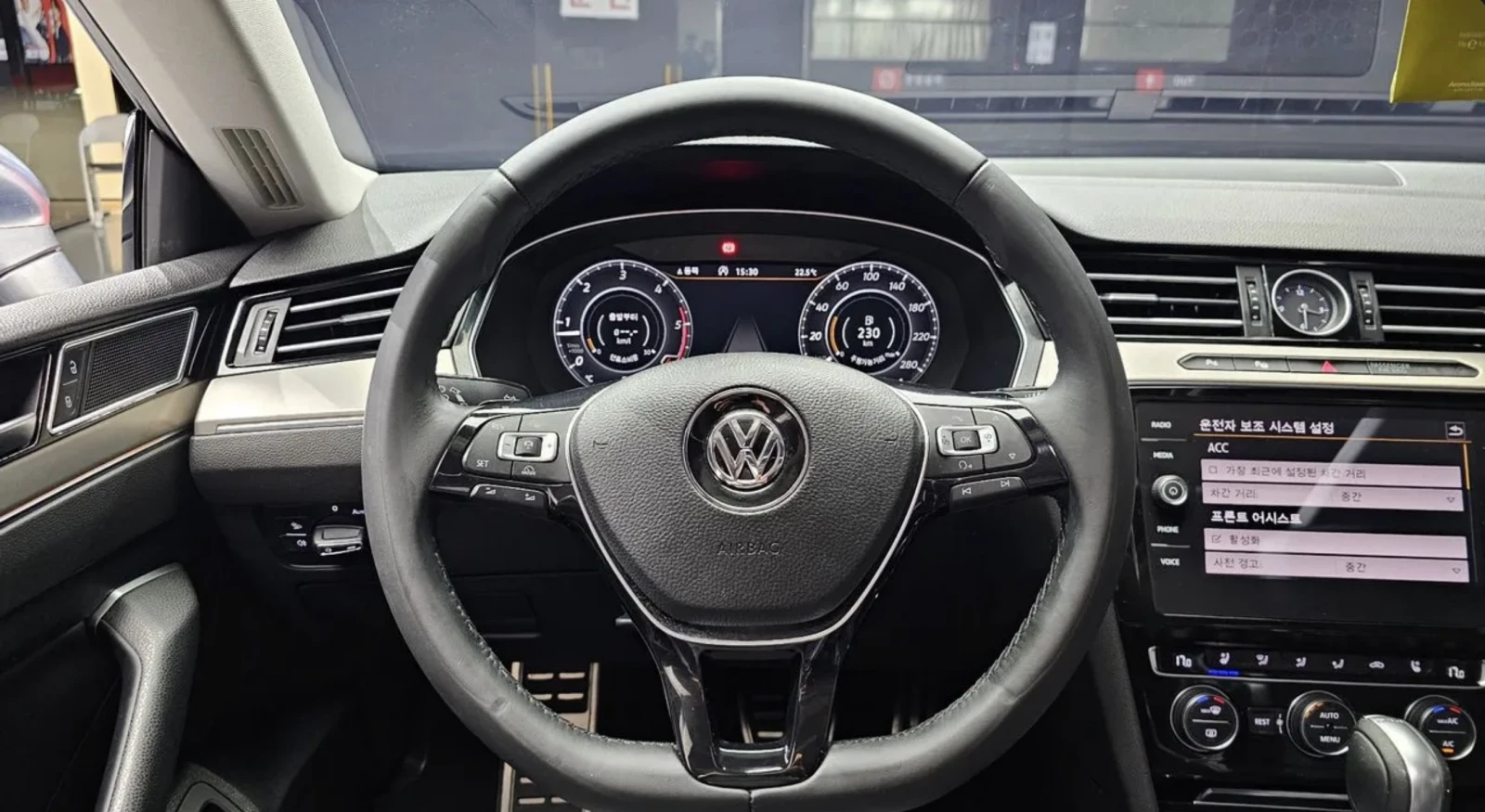 VW Arteon АВТОКРЕДИТ* ОБДУХВАНЕ* КОЖЕН САЛОН* ПАНОРАМА, снимка 11 - Автомобили и джипове - 54854004