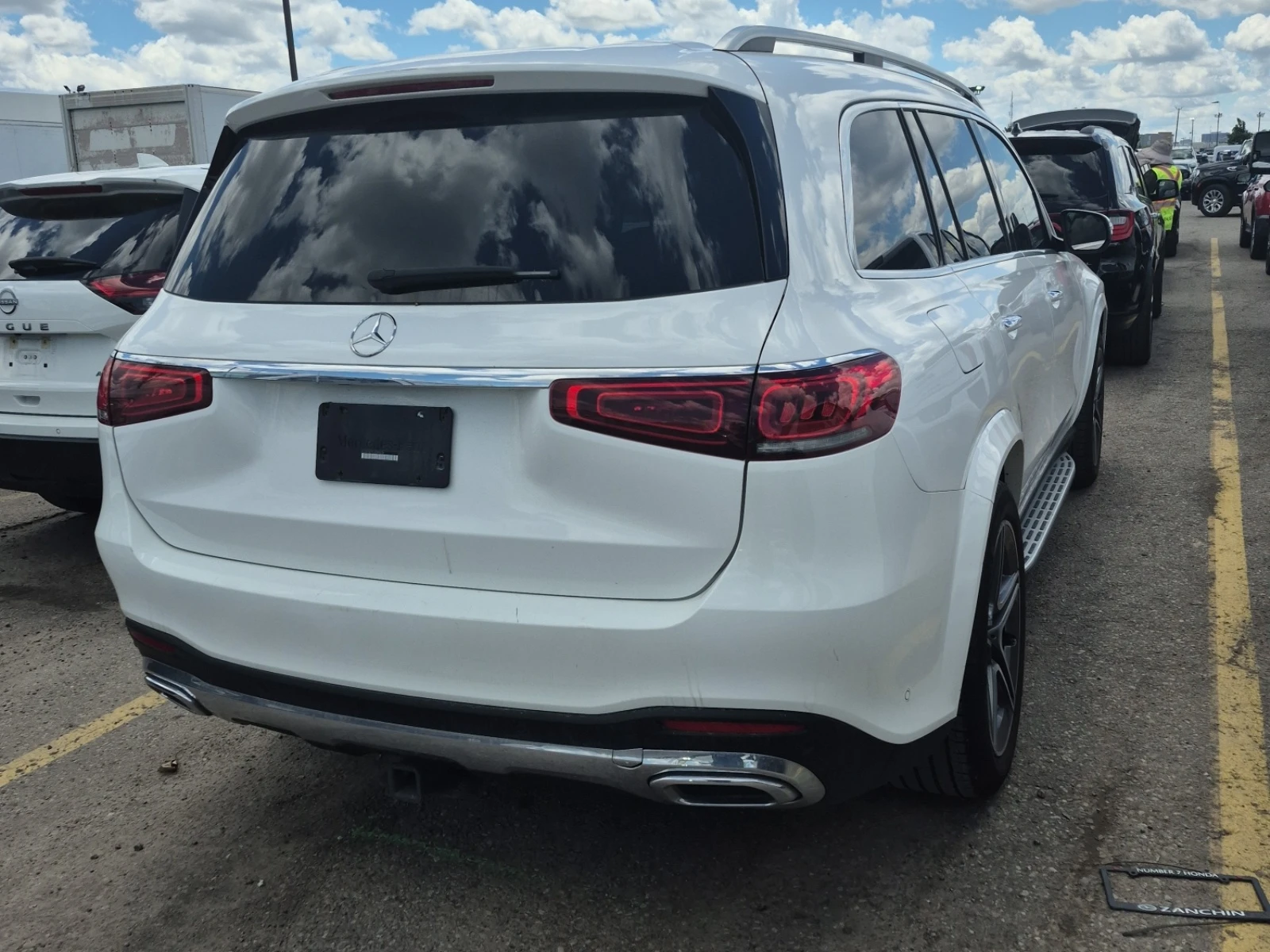 Mercedes-Benz GLS 450 AMG * ОБДУХВАНЕ * ДИСТРОНИК * BURMSTER * CARFAX * , снимка 3 - Автомобили и джипове - 54987047