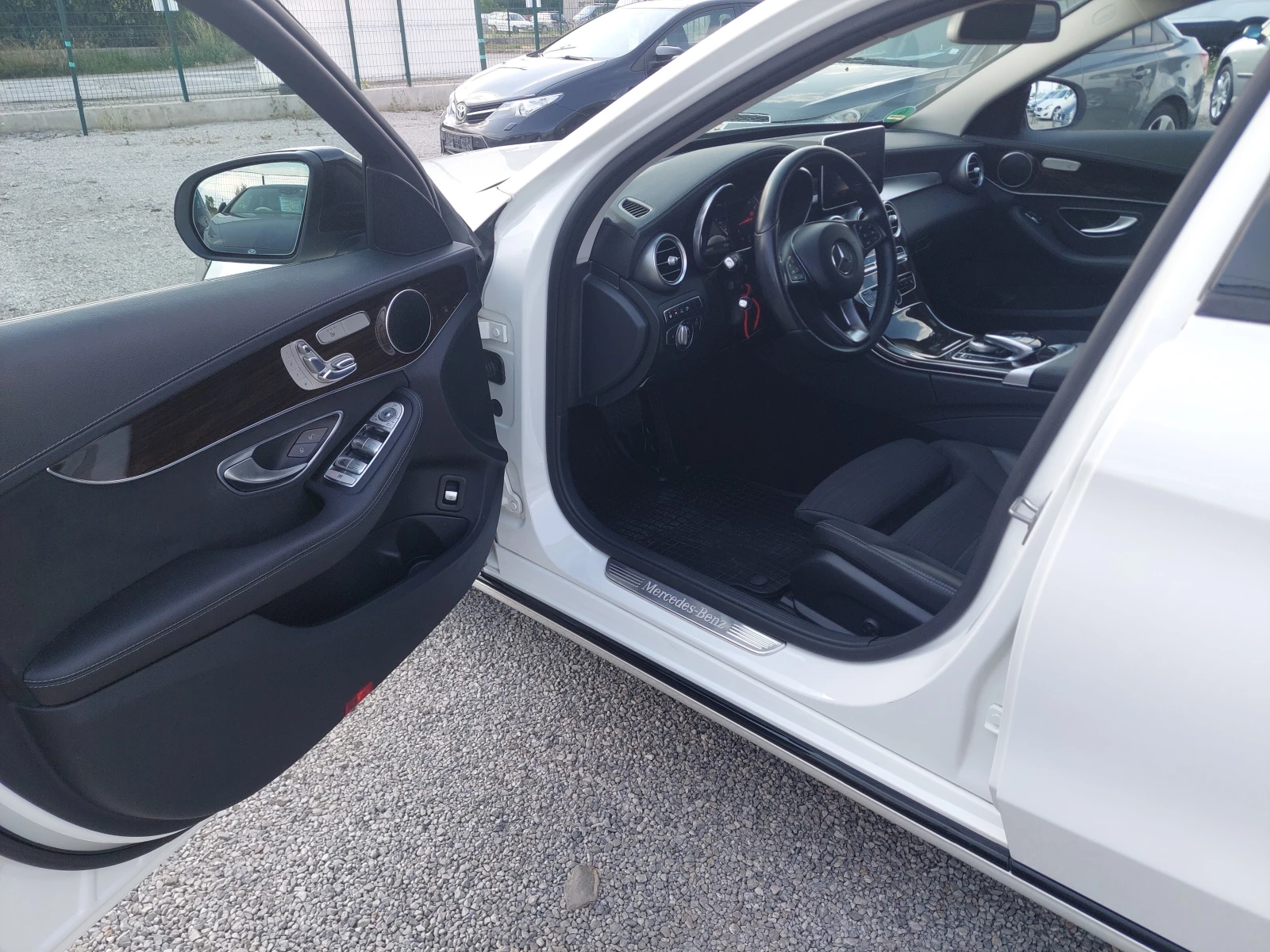 Mercedes-Benz C 200, снимка 11 - Автомобили и джипове - 55347382