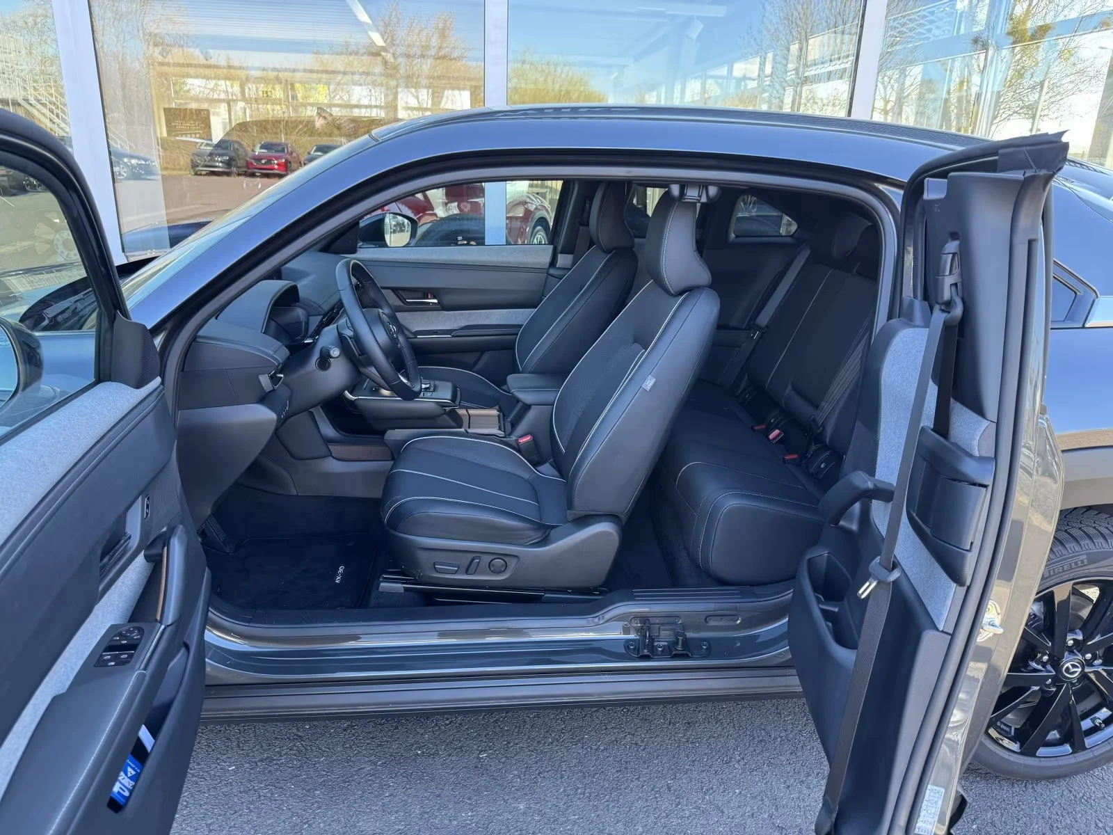 Mazda MX-30 PHEV/R-EV/170HP/EXCLUSIVE/CAM/NAVI/KLESS/809z, снимка 11 - Автомобили и джипове - 55737563