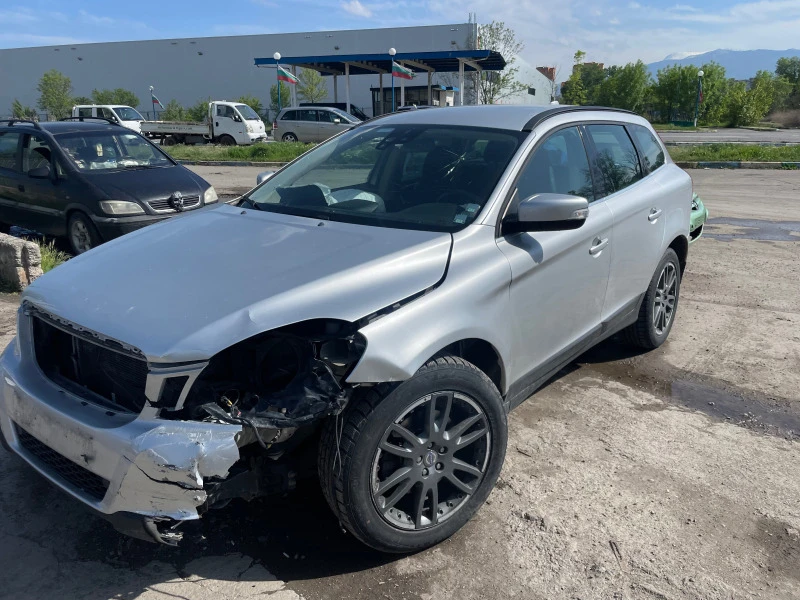 Volvo XC60 2.4D, снимка 2 - Автомобили и джипове - 45404042