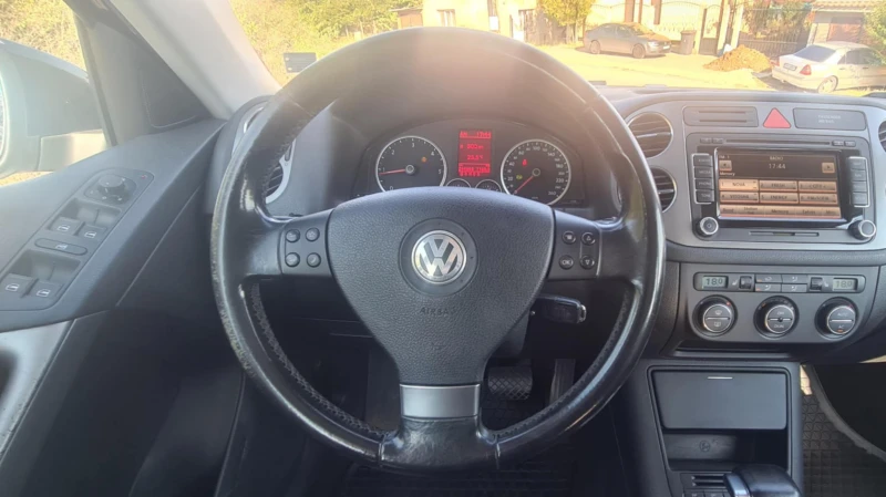 VW Tiguan, снимка 9 - Автомобили и джипове - 52562472