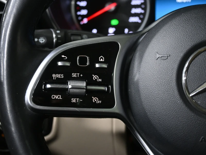 Mercedes-Benz GLC * 300 4MATIC No Accident Navigation Panoramic Roof, снимка 15 - Автомобили и джипове - 52892398