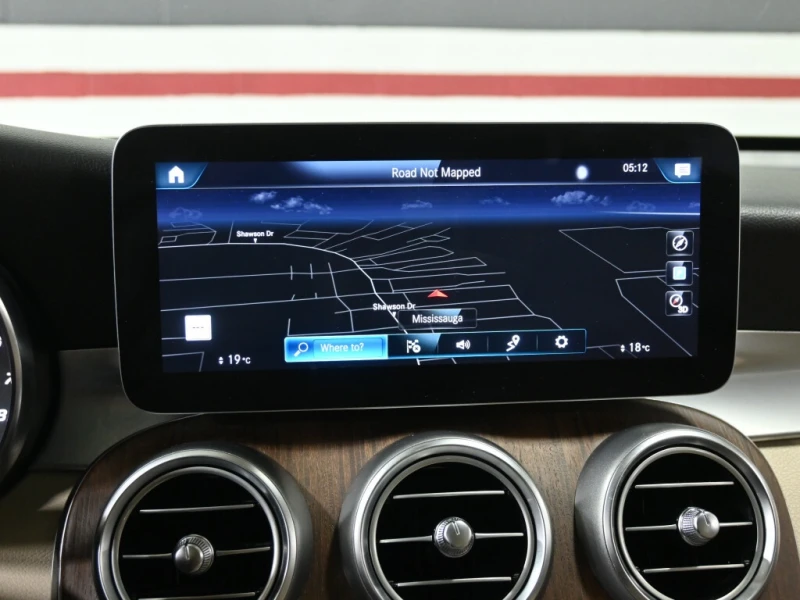 Mercedes-Benz GLC * 300 4MATIC No Accident Navigation Panoramic Roof, снимка 17 - Автомобили и джипове - 52892398