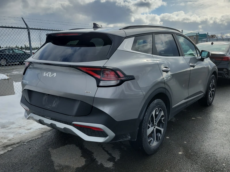 Kia Sportage EX| PANO| 4x4| LANE ASSIST| CARFAX, снимка 3 - Автомобили и джипове - 53431260