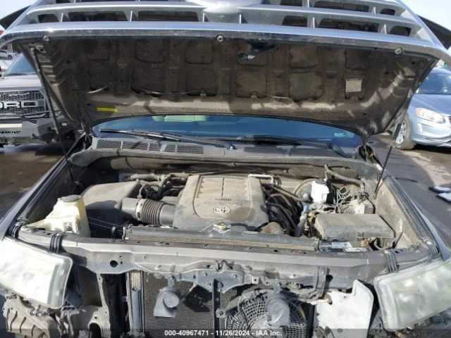 Toyota Sequoia LIMITED 5.7L V8, Налична сервизна, снимка 16 - Автомобили и джипове - 48447375