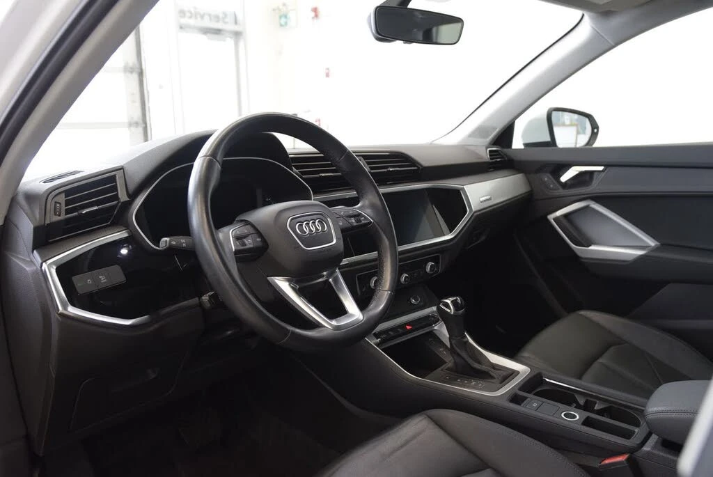 Audi Q3 Komfort 45 TFSI АвтоКредит  (ЦЕНА ДО БГ), снимка 5 - Автомобили и джипове - 53852173