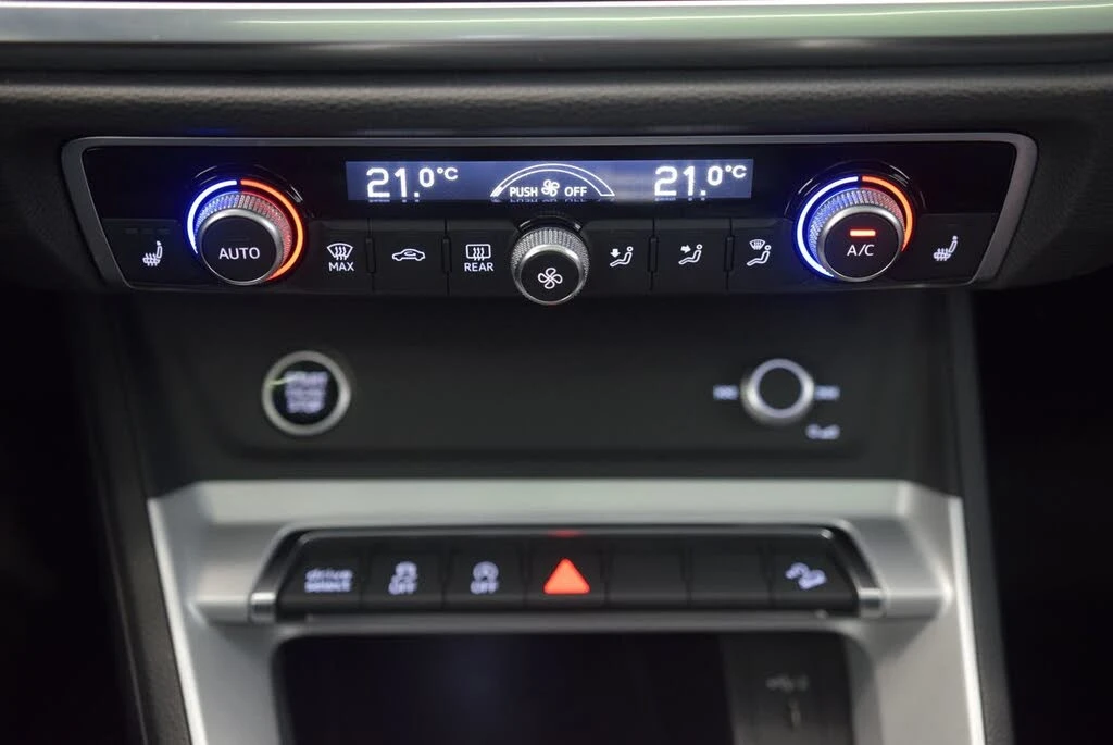 Audi Q3 Komfort 45 TFSI АвтоКредит  (ЦЕНА ДО БГ), снимка 9 - Автомобили и джипове - 53852173