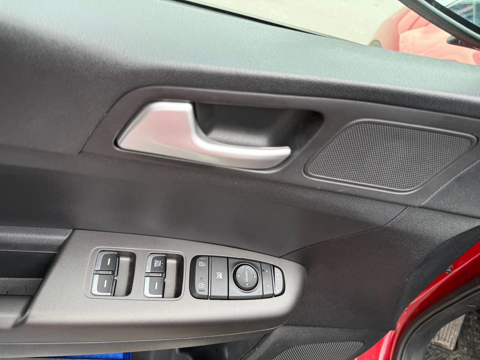 Kia Sportage Гаранционен КИА ПЛОВДИВ до 2028г. 44000 реални км!, снимка 11 - Автомобили и джипове - 54396248