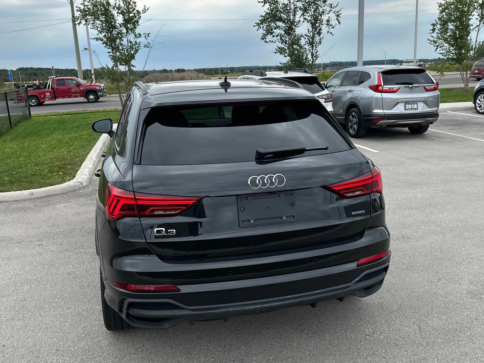 Audi Q3  Technik Black Optic / 360 / Dis / B&O / Carfax, снимка 4 - Автомобили и джипове - 56056607