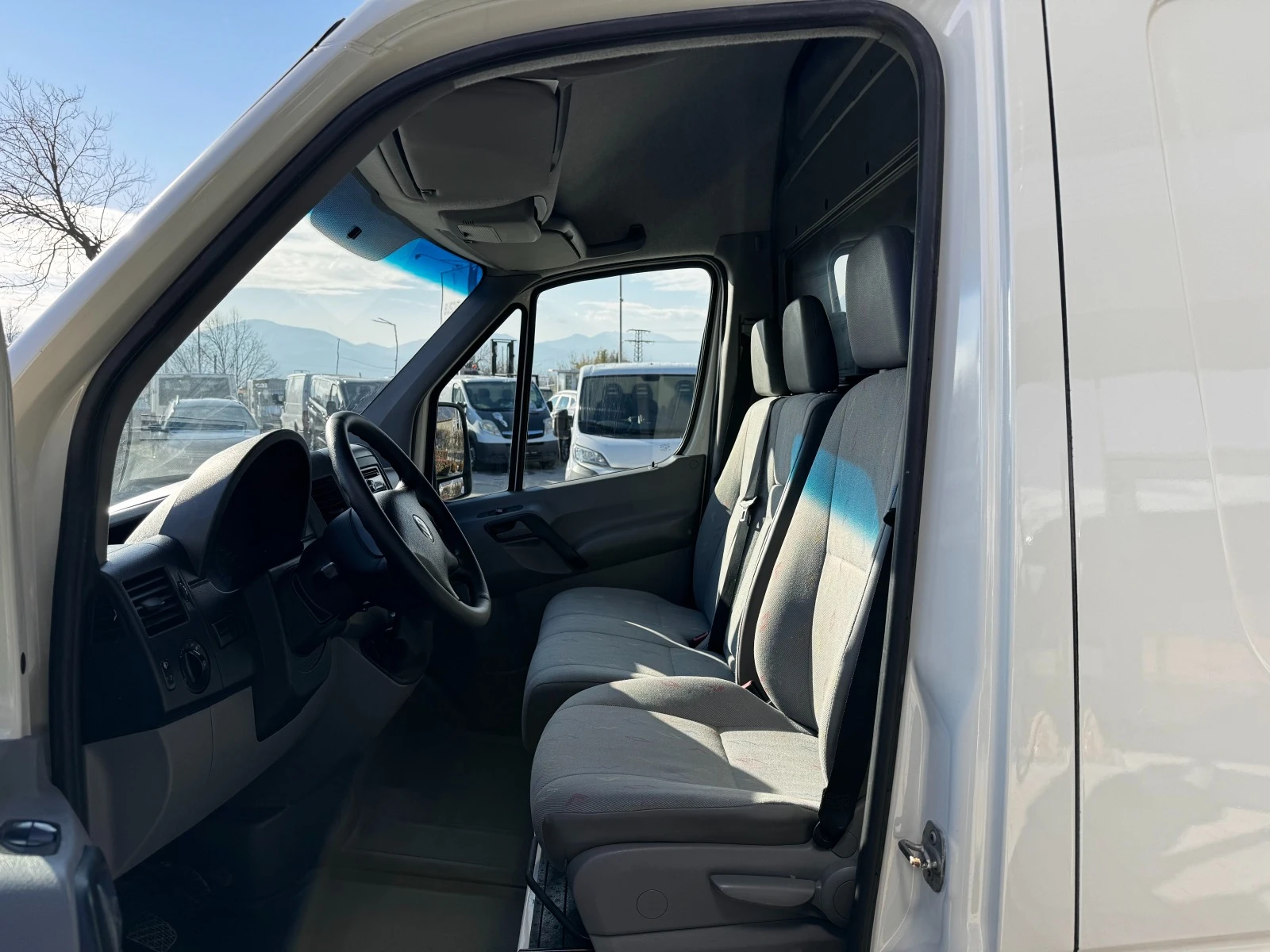 VW Crafter 2.5TDI Клима L2H2 - изображение 10