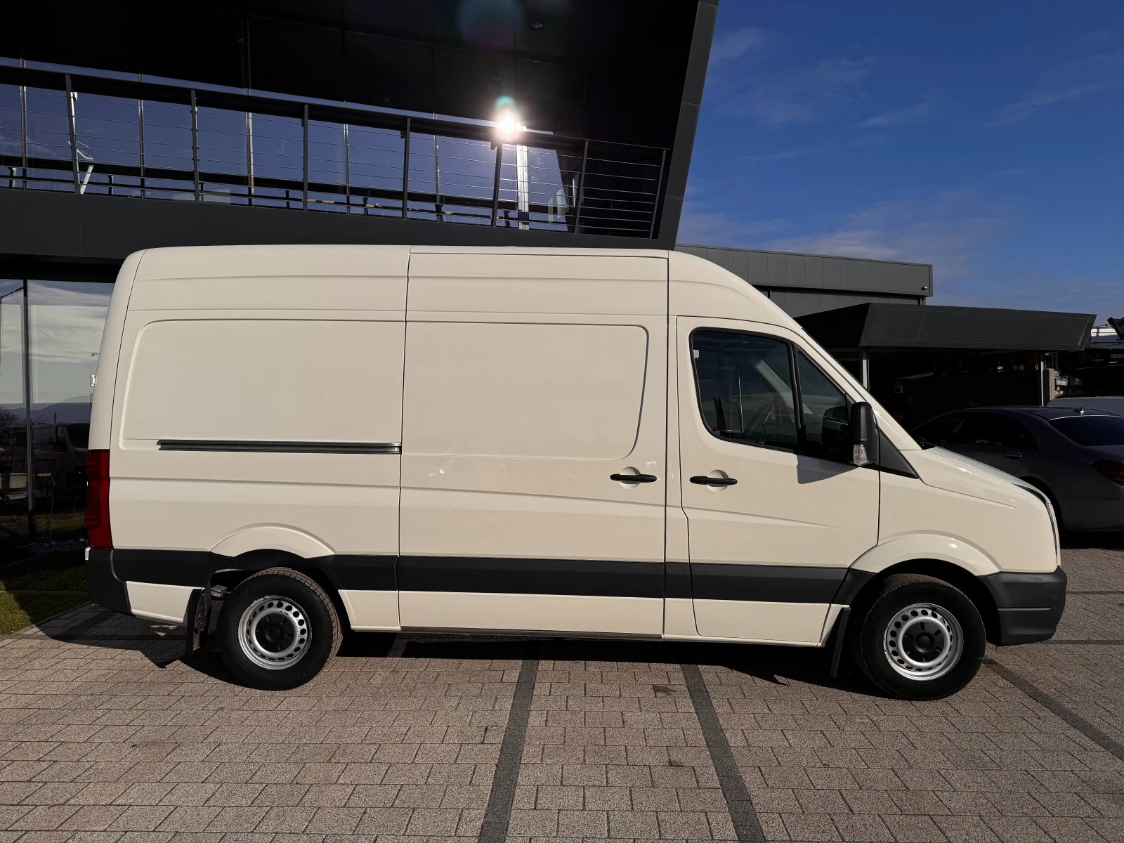 VW Crafter 2.5TDI Клима L2H2 - изображение 6