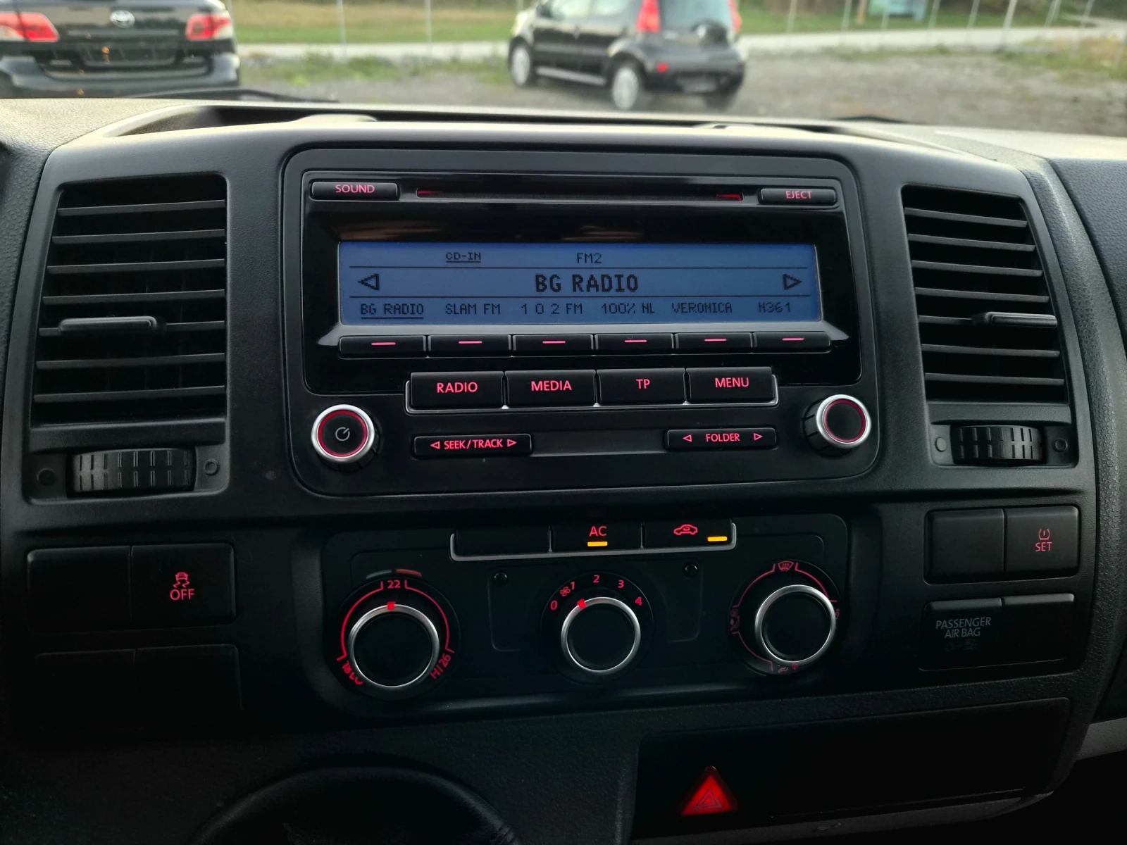 VW Transporter 2.0TDI* 140k.6скорости, снимка 13 - Бусове и автобуси - 56677527