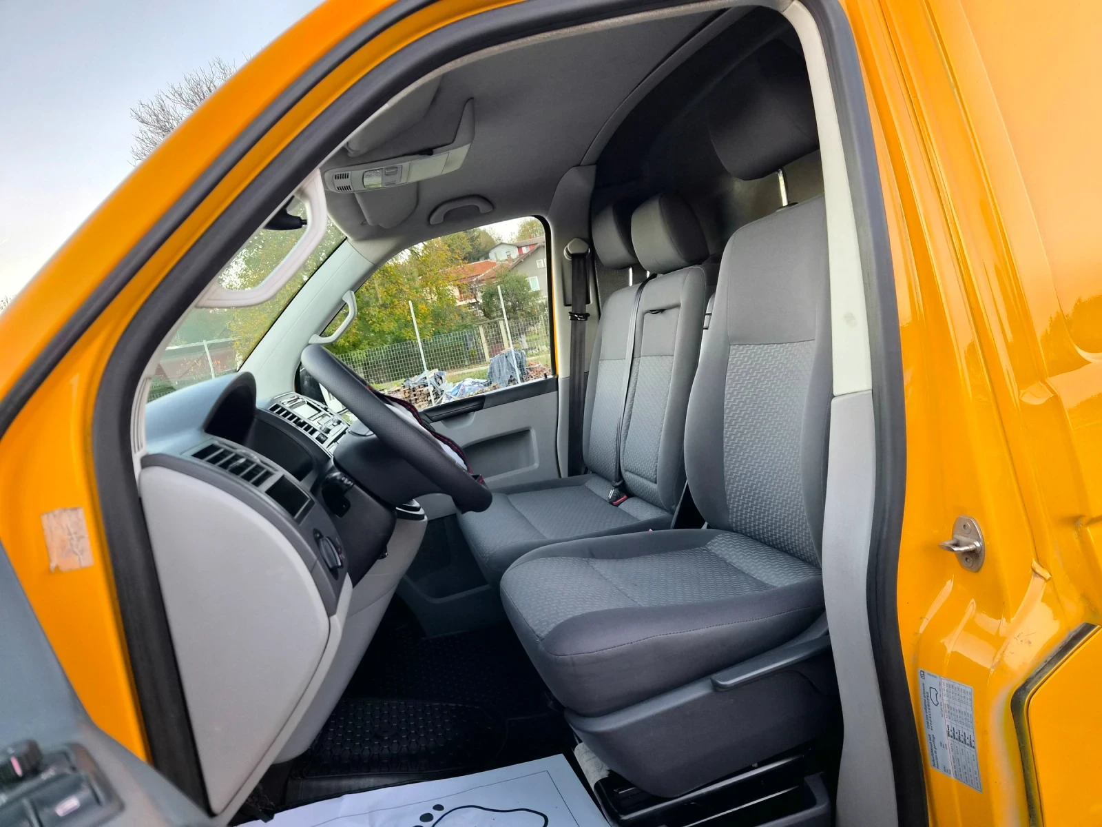 VW Transporter 2.0TDI* 140k.6скорости, снимка 11 - Бусове и автобуси - 56677527