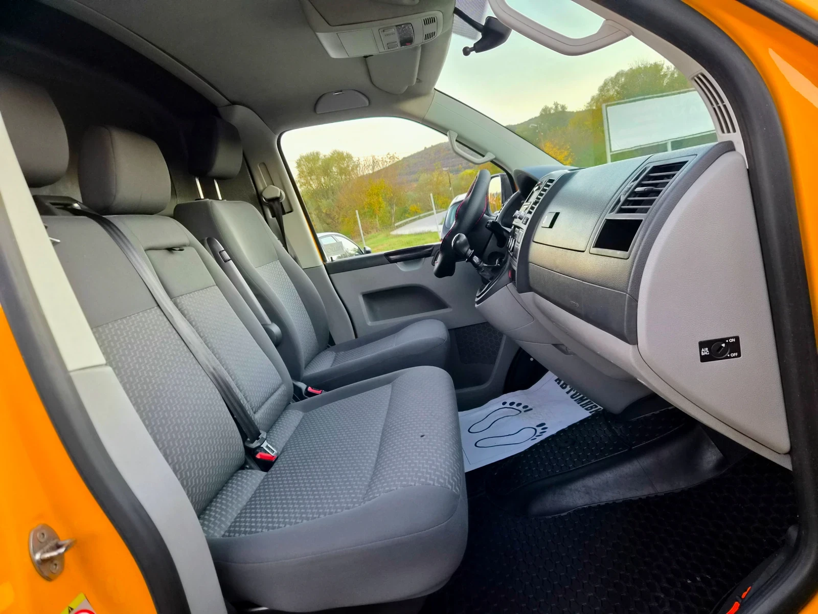 VW Transporter 2.0TDI* 140k.6скорости, снимка 12 - Бусове и автобуси - 56677527