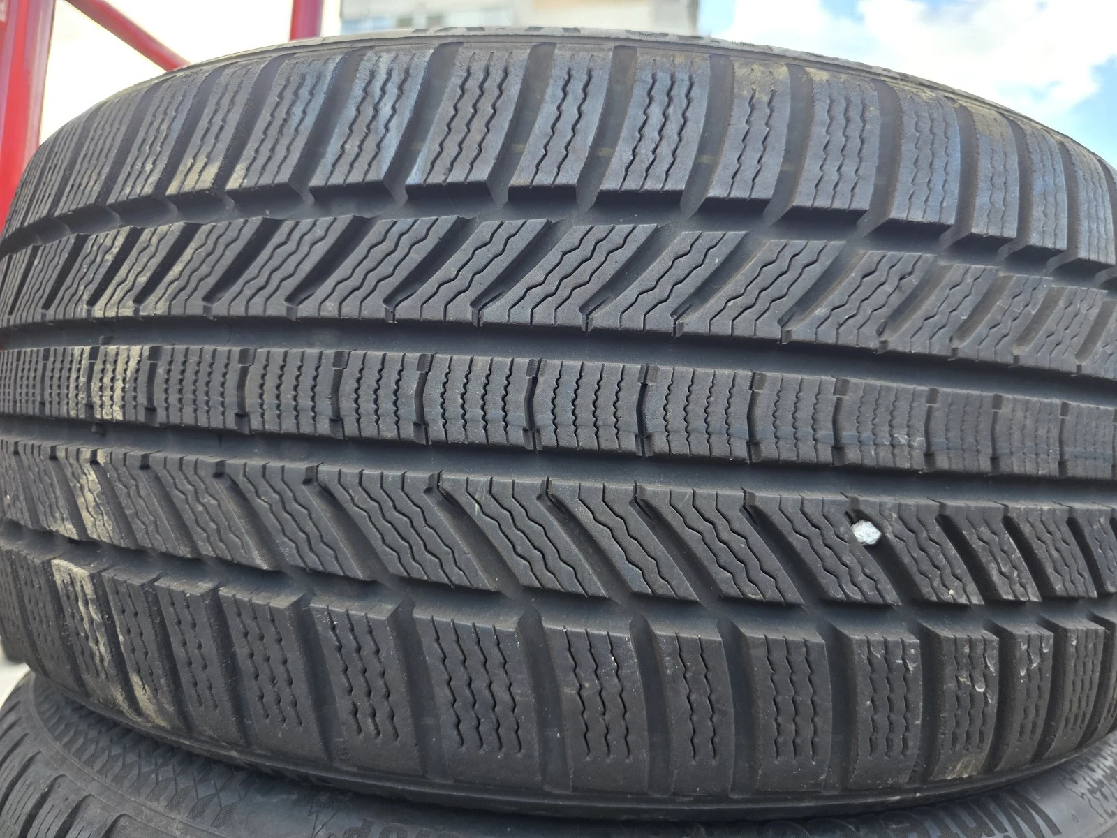 Гуми Зимни 225/40R18