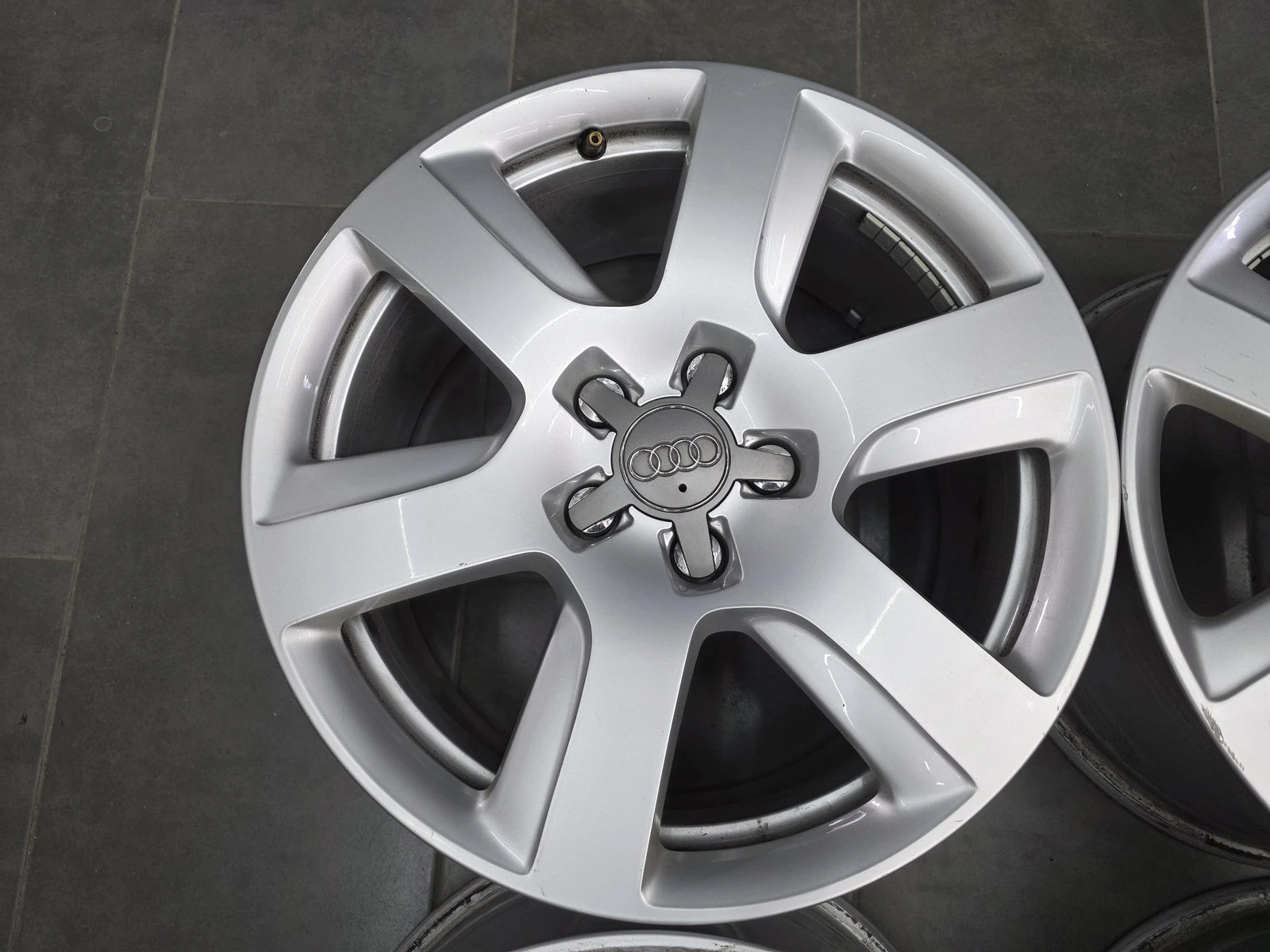 Джанти за Audi, снимка 5 - Гуми и джанти - 56719567