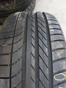 Гуми Летни 255/40R19, снимка 2 - Гуми и джанти - 46766089