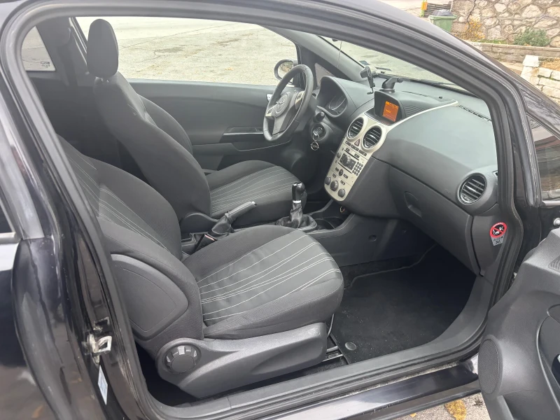 Opel Corsa, снимка 6 - Автомобили и джипове - 48273644