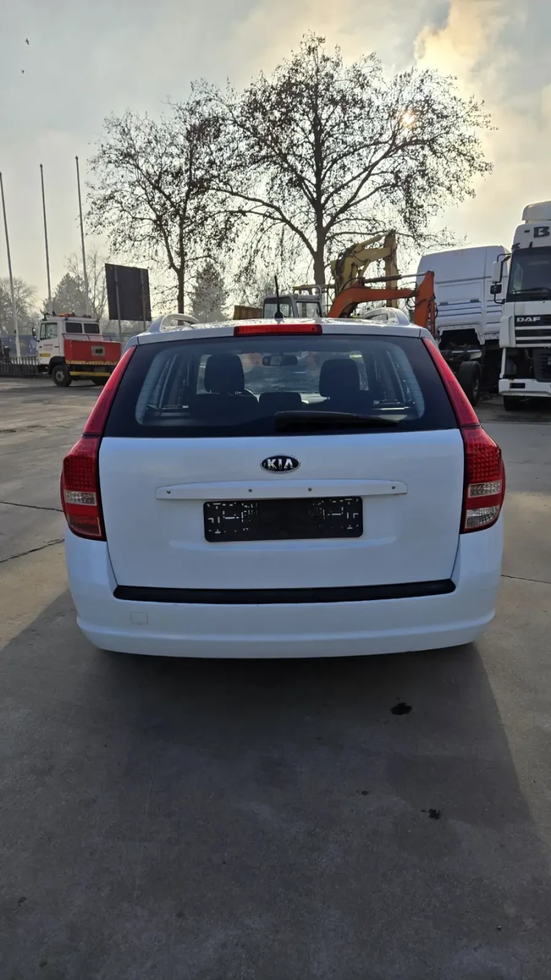 Kia Ceed 1.4 Бензин 90к.с, снимка 8 - Автомобили и джипове - 48799647