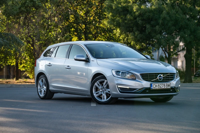 Volvo V60 2.4 D6 AWD Plug-In Hybrid Summum, снимка 3 - Автомобили и джипове - 51478314