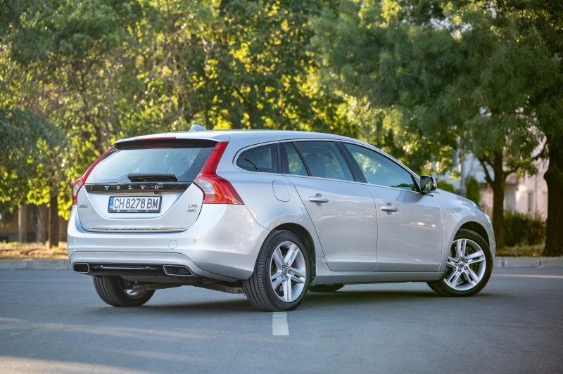Volvo V60 2.4 D6 AWD Plug-In Hybrid Summum, снимка 8 - Автомобили и джипове - 51478314