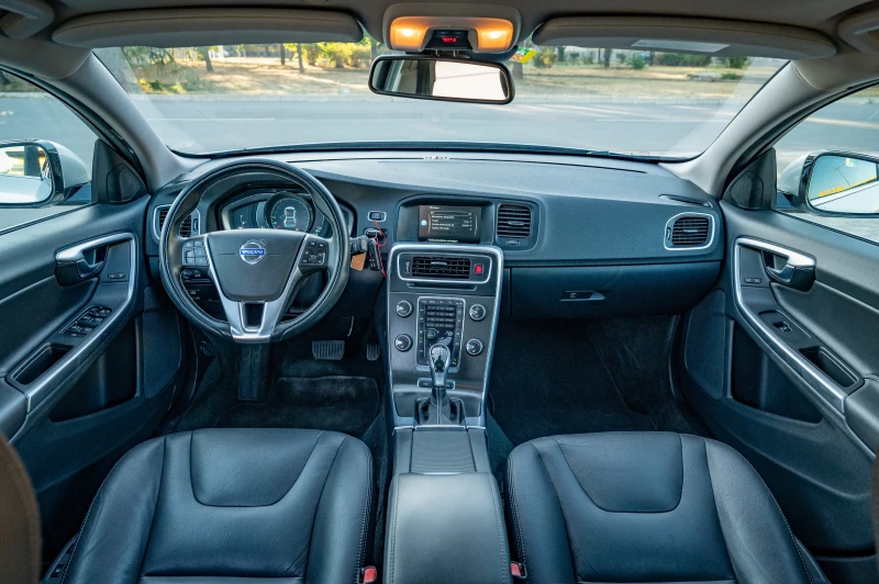 Volvo V60 2.4 D6 AWD Plug-In Hybrid Summum, снимка 10 - Автомобили и джипове - 51478314