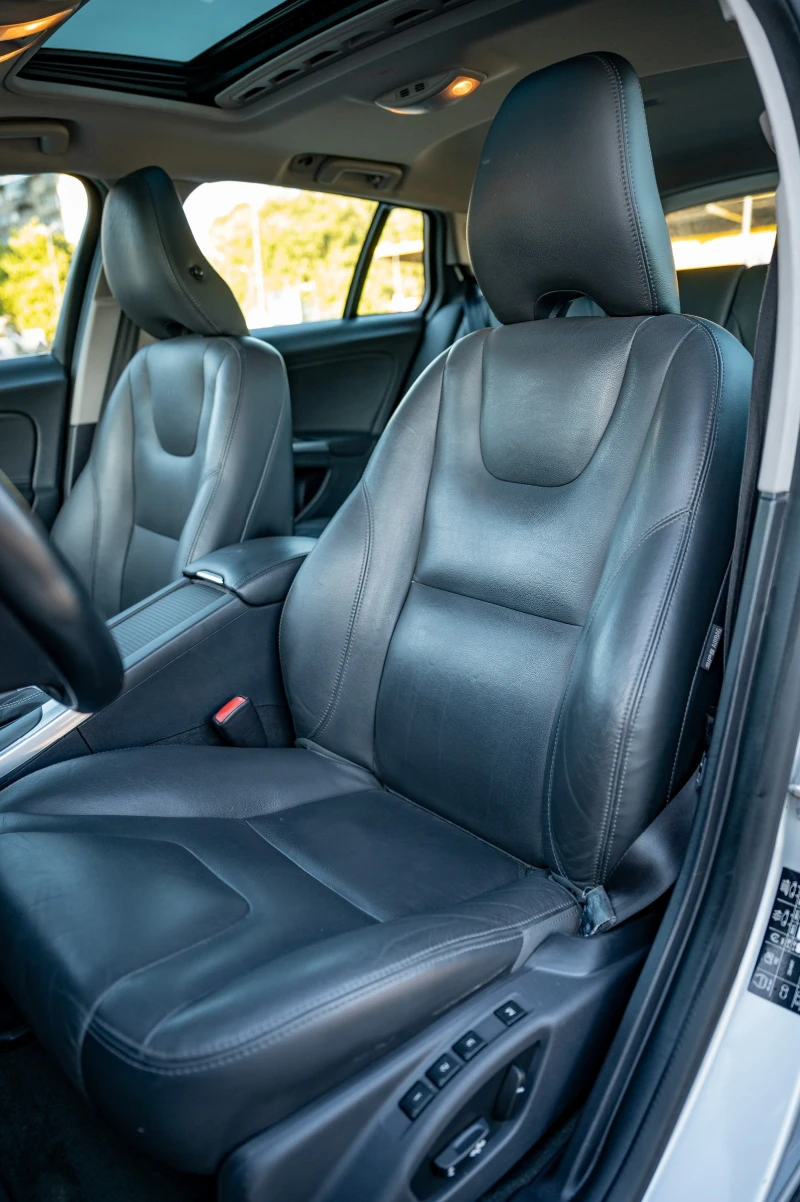 Volvo V60 2.4 D6 AWD Plug-In Hybrid Summum, снимка 13 - Автомобили и джипове - 51478314