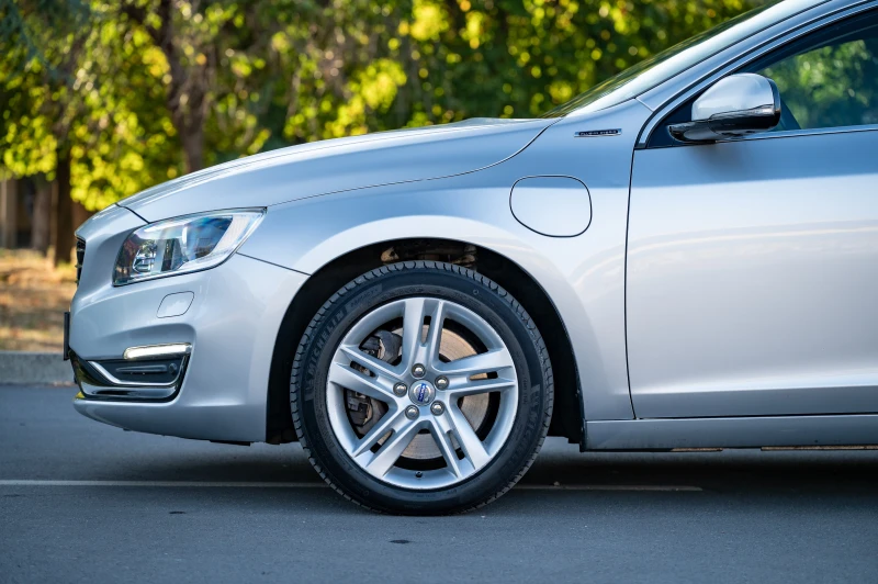 Volvo V60 2.4 D6 AWD Plug-In Hybrid Summum, снимка 7 - Автомобили и джипове - 51478314