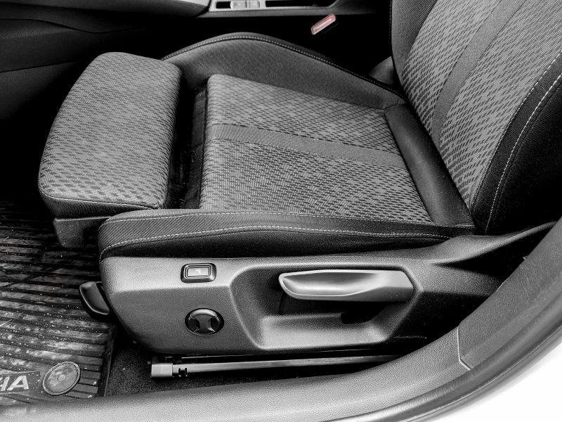Skoda Octavia 2.0TDI 150kc /Digital/Distronic Plus/DSG/Масаж, снимка 16 - Автомобили и джипове - 52150675
