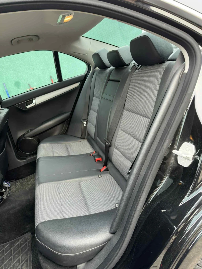 Mercedes-Benz C 220, снимка 6 - Автомобили и джипове - 52537628