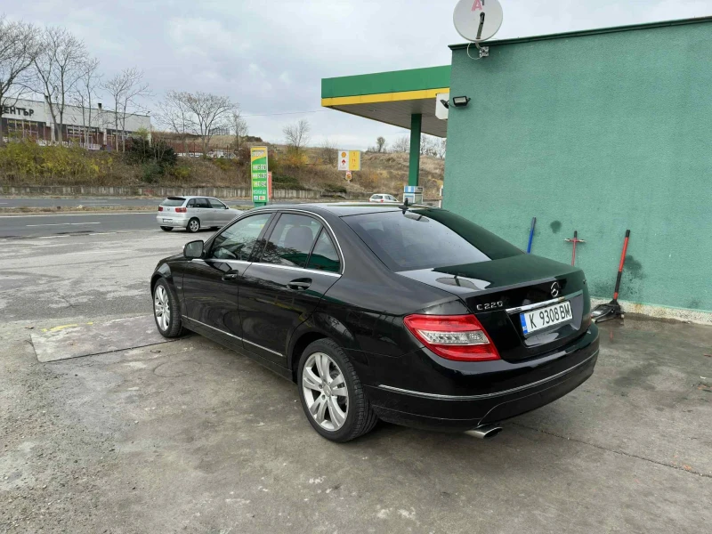 Mercedes-Benz C 220, снимка 3 - Автомобили и джипове - 52537628
