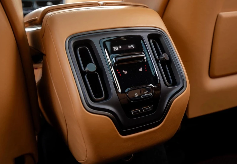 Aston Martin DBX, снимка 10 - Автомобили и джипове - 52544873