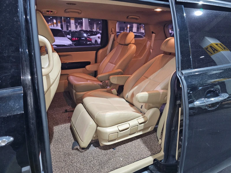 Kia Carnival 2.2CRDI - VIP LIMOUSINE-ОЧАКВАН ВНОС-ГАРАНЦИЯ!, снимка 12 - Автомобили и джипове - 52939286