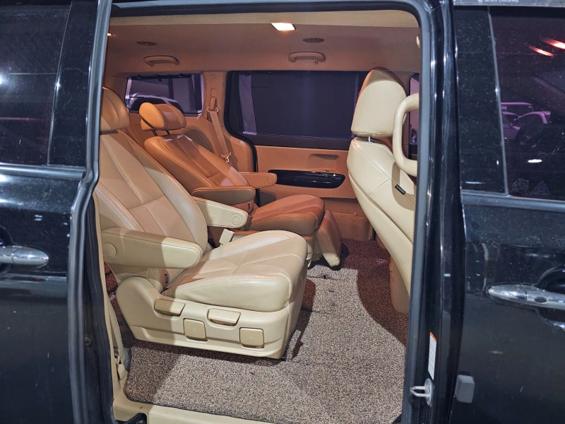 Kia Carnival 2.2CRDI - VIP LIMOUSINE-ОЧАКВАН ВНОС-ГАРАНЦИЯ!, снимка 11 - Автомобили и джипове - 52939286