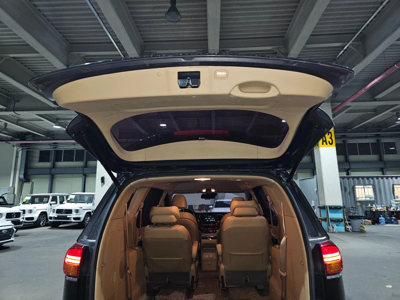 Kia Carnival 2.2CRDI - VIP LIMOUSINE-ОЧАКВАН ВНОС-ГАРАНЦИЯ!, снимка 7 - Автомобили и джипове - 52939286