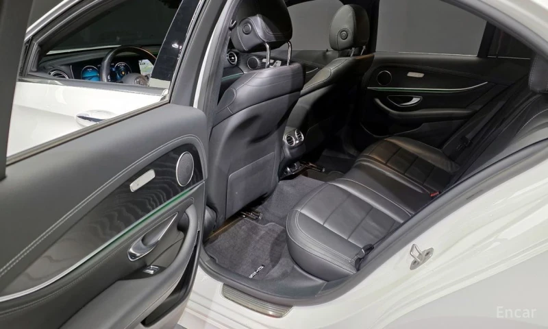 Mercedes-Benz E 220, снимка 11 - Автомобили и джипове - 53123711