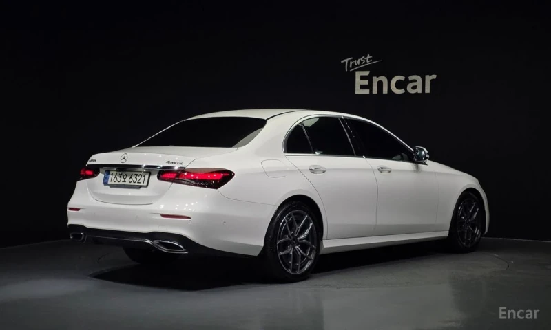 Mercedes-Benz E 220, снимка 2 - Автомобили и джипове - 53123711