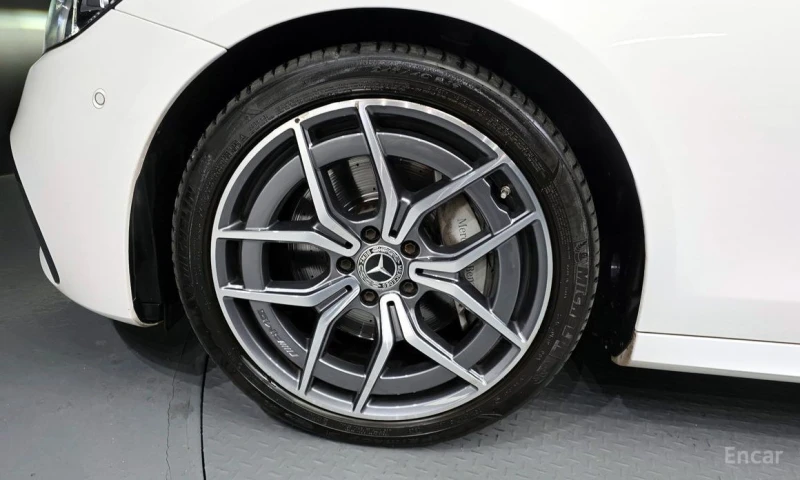 Mercedes-Benz E 220, снимка 5 - Автомобили и джипове - 53123711