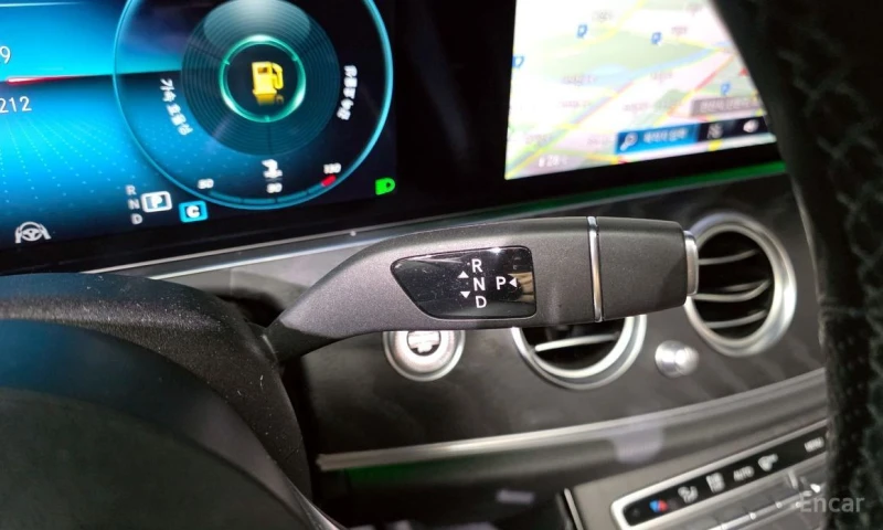 Mercedes-Benz E 220, снимка 9 - Автомобили и джипове - 53123711